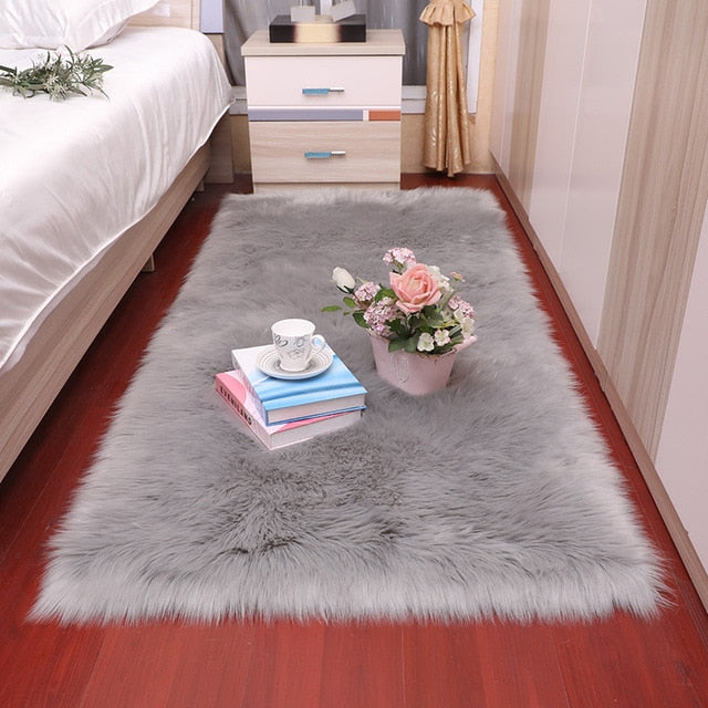 Plush soft European bedroom carpet imitation wool pad.