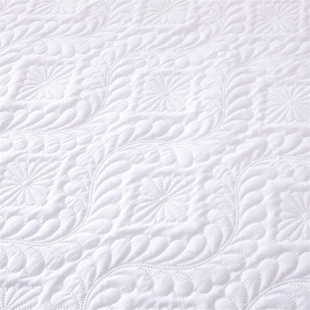 MECEROCK Solid Colour Quilted Embossed Waterproof Mattress.